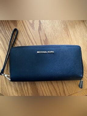 Michael Kors Navy-Black Saffiano Zip Wristlet Wallet